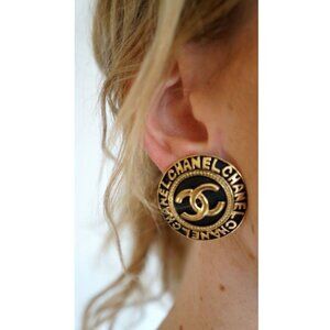 Chanel Vintage 80s CC Logo‎ Gold Tone Black Enamel Metal Round Clip On Earrings